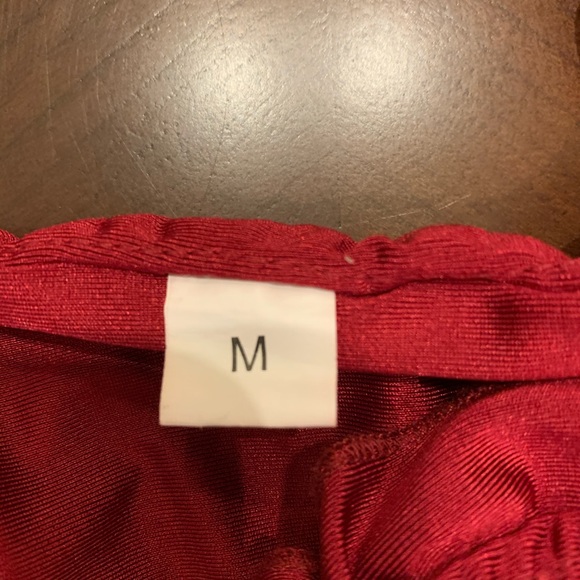 Sexy red bikini with crossing straps - Picture 3 of 4